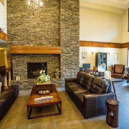 Spacious Penthouse Suite-King Beds-Pool & Hot Tub Canmore Ngoại thất bức ảnh