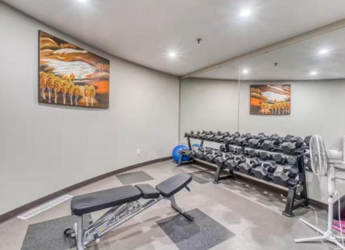 Spacious Penthouse Suite-King Beds-Pool & Hot Tub Canmore Ngoại thất bức ảnh